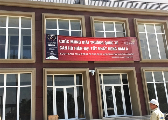 Giao nhà trễ hẹn, Công ty Phú Hoàng Anh còn đòi thanh lý hợp đồng, phạt lãi khách hàng Giao nha tre hen, Cong ty Phu Hoang Anh con doi thanh ly hop dong, phat lai khach hang