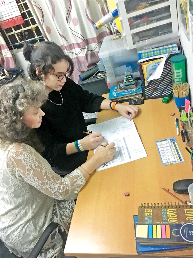 Vì sao người mẹ ấy không cho các con đến trường? Vi sao nguoi me ay khong cho cac con den truong?
