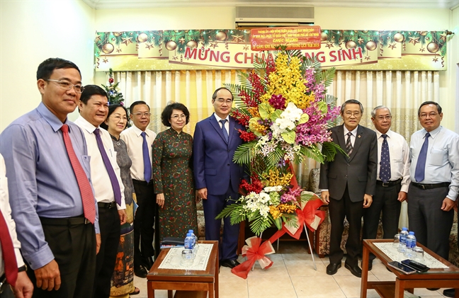 Lãnh đạo TP.HCM chúc mừng lễ Giáng sinh Lanh dao TP.HCM chuc mung le Giang sinh