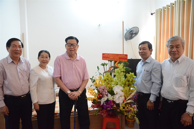 Lãnh đạo TP.HCM chúc mừng lễ Giáng sinh Lanh dao TP.HCM chuc mung le Giang sinh