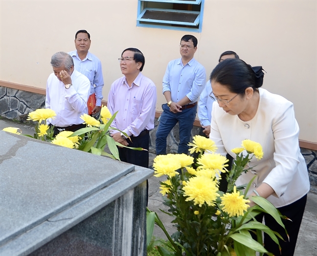 Lãnh đạo TP.HCM chúc mừng lễ Giáng sinh Lanh dao TP.HCM chuc mung le Giang sinh