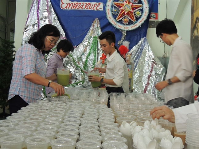 Hội LHPN TP.HCM: Tổ chức 'Bữa ăn yêu thương' mùa Giáng sinh cho học trò nghèo Hoi LHPN TP.HCM: To chuc 'Bua an yeu thuong' mua Giang sinh cho hoc tro ngheo