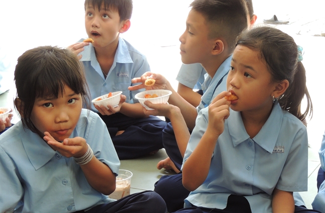 Hội LHPN TP.HCM: Tổ chức 'Bữa ăn yêu thương' mùa Giáng sinh cho học trò nghèo Hoi LHPN TP.HCM: To chuc 'Bua an yeu thuong' mua Giang sinh cho hoc tro ngheo