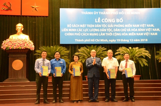 Ra mắt bộ sách về Mặt trận, Liên minh và Chính phủ cách mạng lâm thời miền Nam Việt Nam Ra mat bo sach ve Mat tran, Lien minh va Chinh phu cach mang lam thoi mien Nam Viet Nam