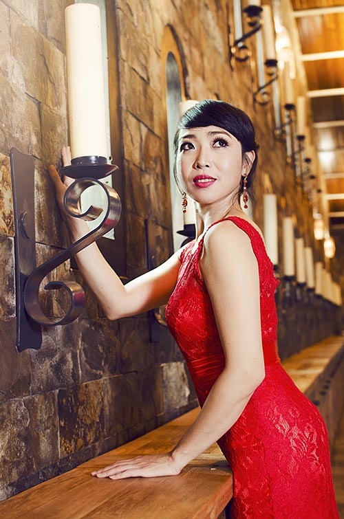 Ca sĩ Ngọc Tuyền: Mất giọng hát, làm mẹ đơn thân và những ngày tự trách Ca si Ngoc Tuyen: Mat giong hat, lam me don than va nhung ngay tu trach