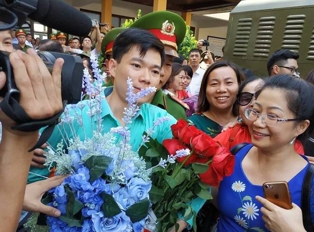 Xét xử vụ tai biến chạy thận làm 9 người chết tại Hòa Bình vào đầu năm 2019 Xet xu vu tai bien chay than lam 9 nguoi chet tai Hoa Binh vao dau nam 2019