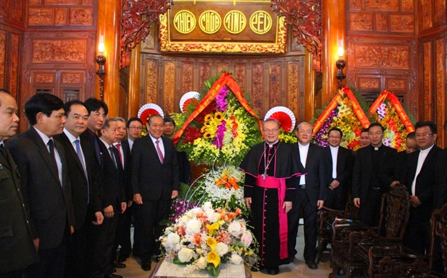 Phó Thủ tướng Thường trực Trương Hòa Bình thăm, chúc mừng lễ Giáng sinh Tổng Giám mục Tổng Giáo phận Huế Pho Thu tuong Thuong truc Truong Hoa Binh tham, chuc mung le Giang sinh Tong Giam muc Tong Giao phan Hue