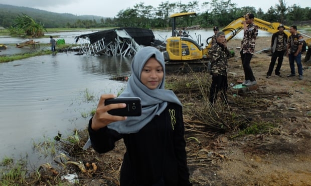 Vụ sóng thần tại Indonesia: Càng đổ nát càng nhiều...like? Vu song than tai Indonesia: Cang do nat cang nhieu...like?