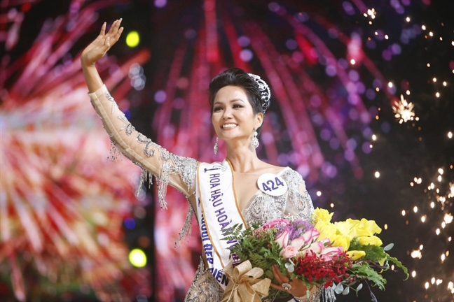 Nhan sắc Việt 2018: Chỉ có 'chấm sáng' H'Hen Niê trên bức tranh màu xám Nhan sac Viet 2018: Chi co 'cham sang' H'Hen Nie tren buc tranh mau xam