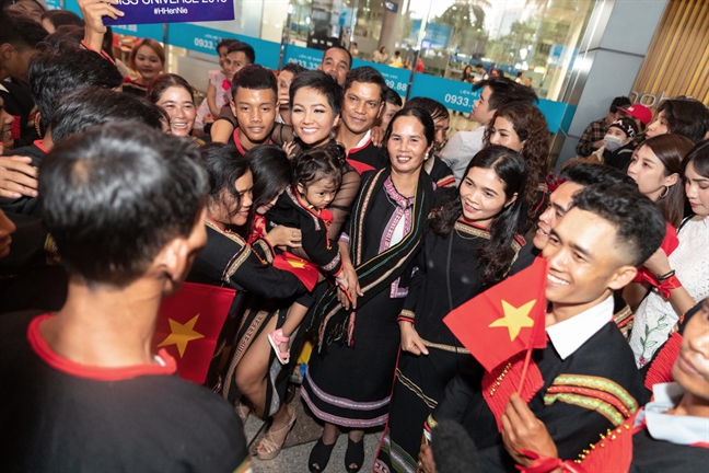 Nhan sắc Việt 2018: Chỉ có 'chấm sáng' H'Hen Niê trên bức tranh màu xám Nhan sac Viet 2018: Chi co 'cham sang' H'Hen Nie tren buc tranh mau xam