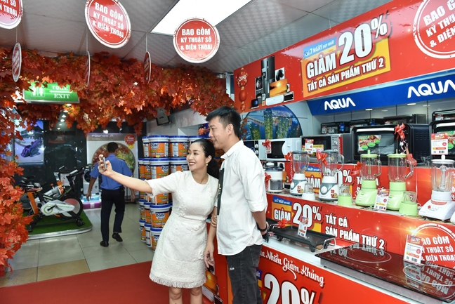 ‘Bữa tiệc công nghệ’ hấp dẫn cho giới mày râu tại Nguyễn Kim ‘Bua tiec cong nghe’ hap dan cho gioi may rau tai Nguyen Kim