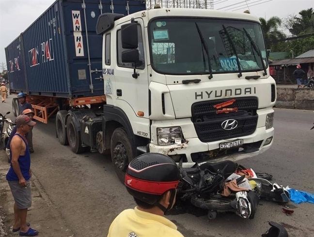 Phó Thủ tướng Trương Hòa Bình: Quản lý chặt thời gian lao động và khám sức khỏe tài xế xe tải Pho Thu tuong Truong Hoa Binh: Quan ly chat thoi gian lao dong va kham suc khoe tai xe xe tai
