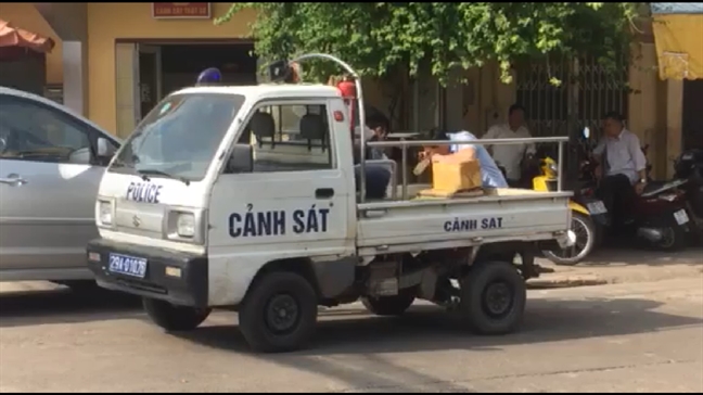 Bắt 'ông trùm' băng nhóm bảo kê ở chợ Long Biên Bat 'ong trum' bang nhom bao ke o cho Long Bien