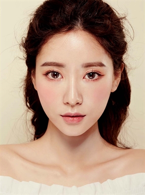 Trang điểm du xuân: Trong veo và đầy sức sống Trang diem du xuan: Trong veo va day suc song