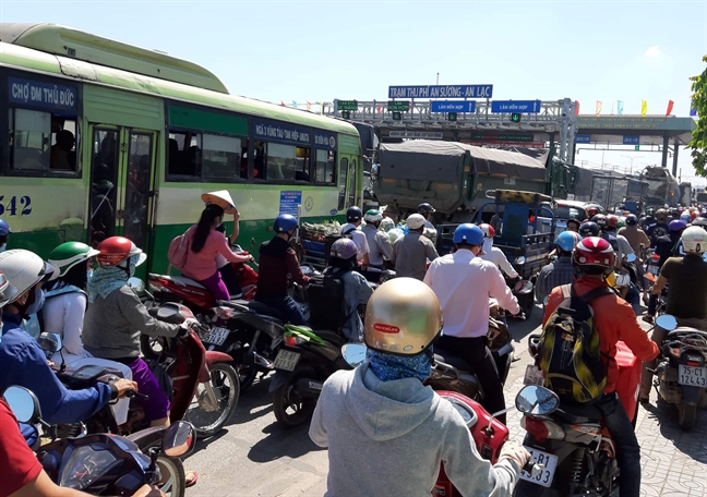 Không đi cầu vượt, tài xế vẫn phải đóng phí trạm BOT An Sương – An Lạc? Khong di cau vuot, tai xe van phai dong phi tram BOT An Suong – An Lac?