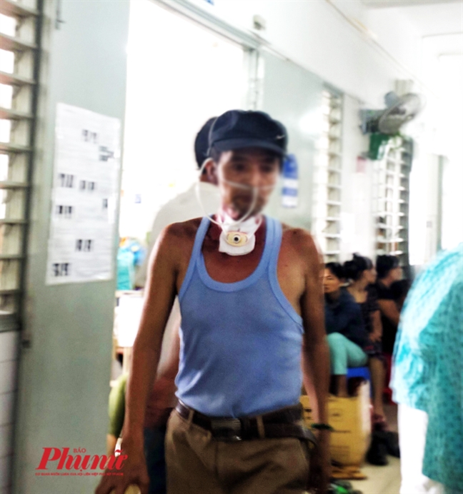 Đang xạ trị, bệnh nhân ung thư bị yêu cầu xin giấy chuyển viện Dang xa tri, benh nhan ung thu bi yeu cau xin giay chuyen vien