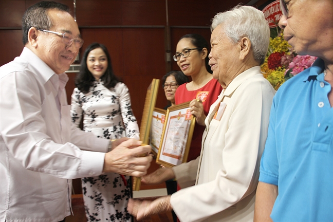 Tiết kiệm điện là tiết kiệm tiền Tiet kiem dien la tiet kiem tien