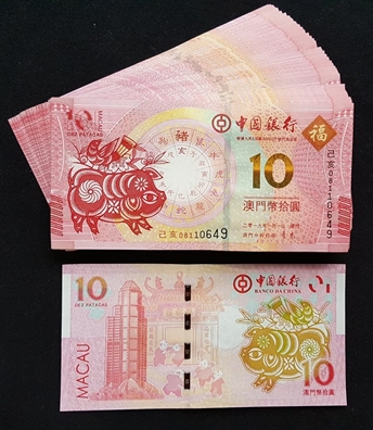 Tiền lì xì in linh vật con heo tết Kỷ Hợi được nhiều người lùng mua Tien li xi in linh vat con heo tet Ky Hoi duoc nhieu nguoi lung mua