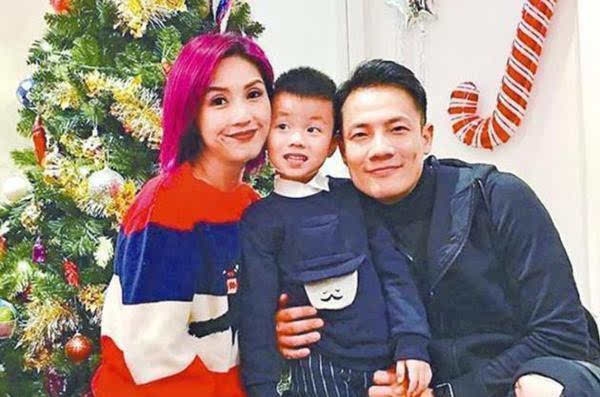 Sao Hoa ngữ làm mẹ: chênh vênh giữa hào quang và con trẻ Sao Hoa ngu lam me: chenh venh giua hao quang va con tre