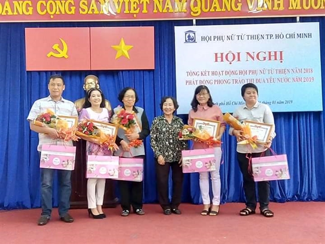 Hội Phụ nữ từ thiện TP.HCM: Gần 11,5 tỷ đồng thực hiện các hoạt động hỗ trợ người yếu thế Hoi Phu nu tu thien TP.HCM: Gan 11,5 ty dong thuc hien cac hoat dong ho tro nguoi yeu the