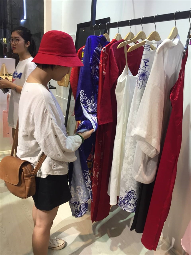 Kiểu dáng, chất liệu áo dài cách tân độc đáo được lòng phái đẹp 2019 Kieu dang, chat lieu ao dai cach tan doc dao duoc long phai dep 2019