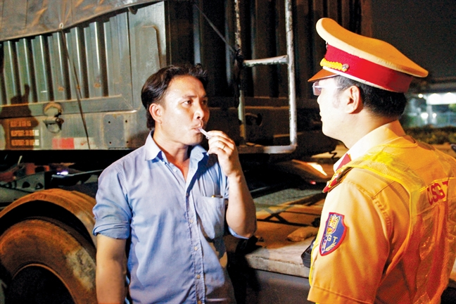 TP.HCM đồng loạt ra quân ngăn chặn tài xế dùng rượu bia, ma túy TP.HCM dong loat ra quan ngan chan tai xe dung ruou bia, ma tuy