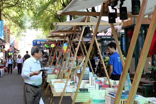 Đường sách TP.HCM: Sẽ là gì nếu không chú trọng văn hoá đọc? Duong sach TP.HCM: Se la gi neu khong chu trong van hoa doc?