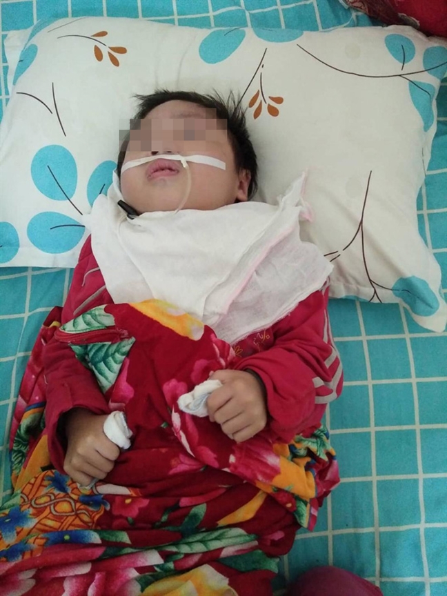Bệnh viện Nhi Trung ương bị tố tắc trách khiến trẻ teo não Benh vien Nhi Trung uong bi to tac trach khien tre teo nao