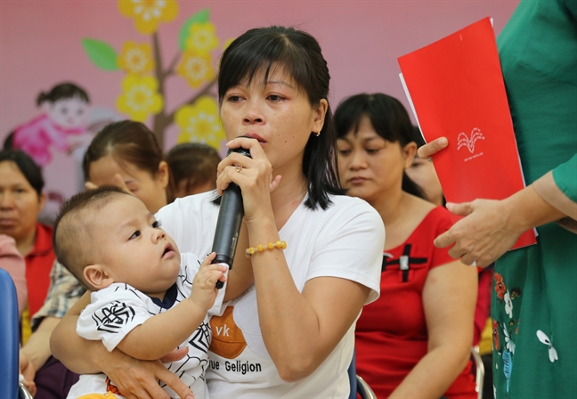 Báo Phụ nữ TP.HCM trao quà tết cho chị em công nhân Bao Phu nu TP.HCM trao qua tet cho chi em cong nhan