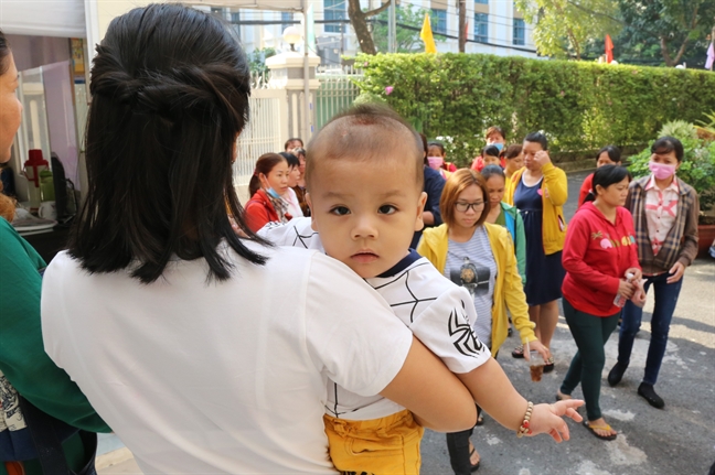 Báo Phụ nữ TP.HCM trao quà tết cho chị em công nhân Bao Phu nu TP.HCM trao qua tet cho chi em cong nhan