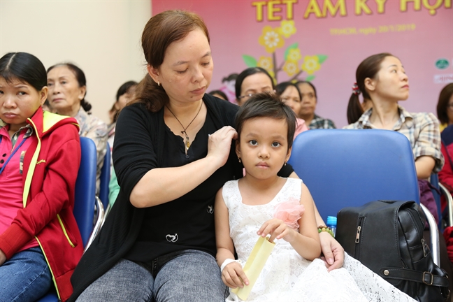 Báo Phụ nữ TP.HCM trao quà tết cho chị em công nhân Bao Phu nu TP.HCM trao qua tet cho chi em cong nhan