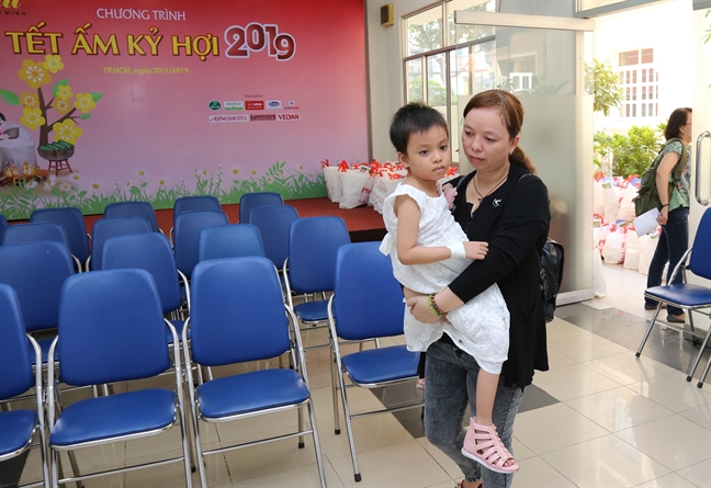 'Con là mùa xuân của mẹ, mẹ ơi' 'Con la mua xuan cua me, me oi'