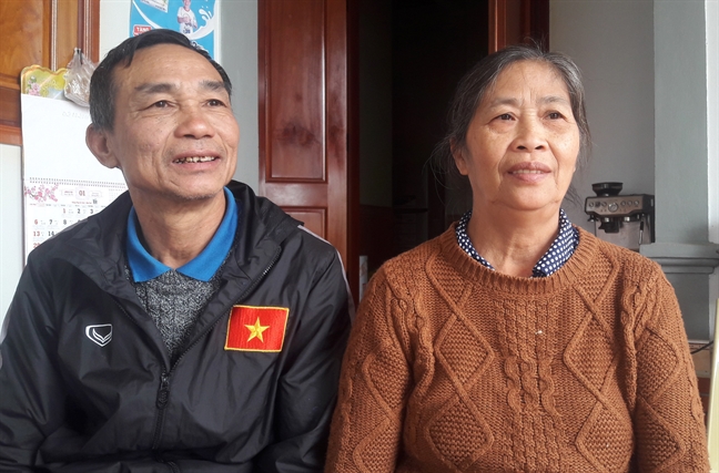 Mẹ cầu thủ Công Phượng: ‘Cha mẹ xem con đá bóng mà thở không nổi’ Me cau thu Cong Phuong: ‘Cha me xem con da bong ma tho khong noi’