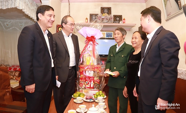 Lãnh đạo Trung ương, TP.HCM, Bộ Quốc phòng thăm chúc tết các cá nhân, đơn vị Lanh dao Trung uong, TP.HCM, Bo Quoc phong tham chuc tet cac ca nhan, don vi
