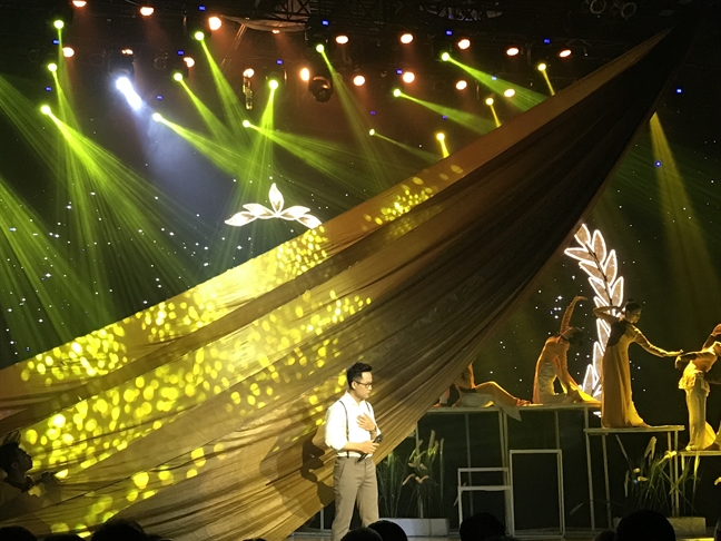 Quán quân ‘Solo cùng bolero 2018’ chiến thắng với điểm gần tuyệt đối Quan quan ‘Solo cung bolero 2018’ chien thang voi diem gan tuyet doi