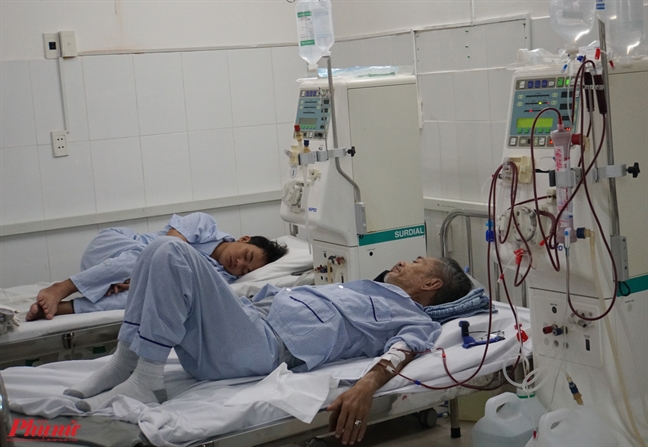 Cách giúp người bệnh thận tự lọc máu tại nhà để ăn tết bên người thân Cach giup nguoi benh than tu loc mau tai nha de an tet ben nguoi than
