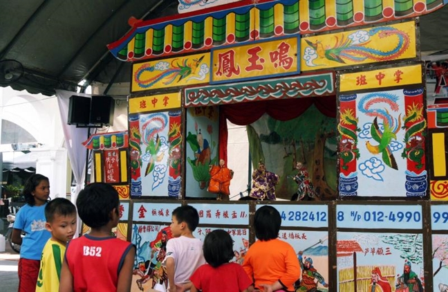 Thế hệ trẻ 'mất gốc' và cảm giác lạc lõng ở quê nhà mỗi dịp tết The he tre 'mat goc' va cam giac lac long o que nha moi dip tet