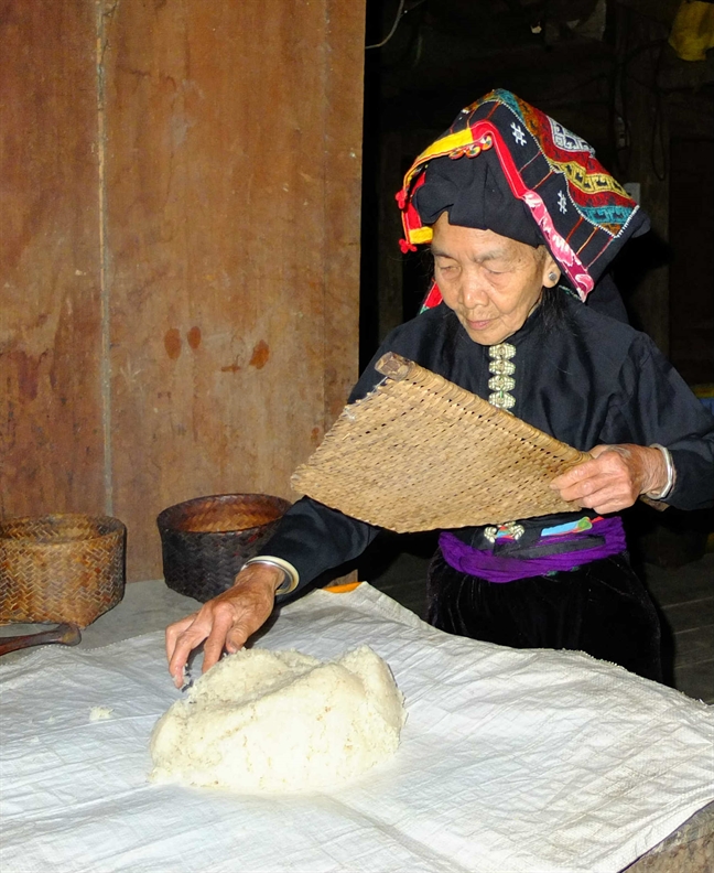 Chầm chậm ở Mường 'quên' Cham cham o Muong 'quen'