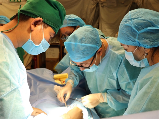 Bác sĩ quân y Việt Nam kể chuyện đón tết sớm ở Phi châu Bac si quan y Viet Nam ke chuyen don tet som o Phi chau