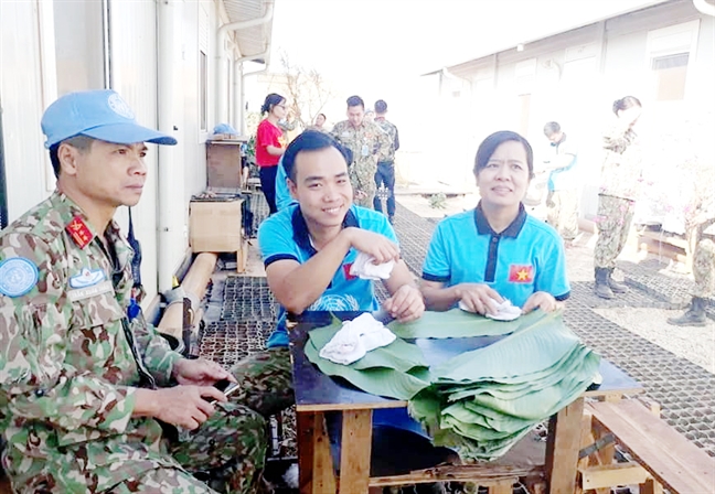 Bác sĩ quân y Việt Nam kể chuyện đón tết sớm ở Phi châu Bac si quan y Viet Nam ke chuyen don tet som o Phi chau