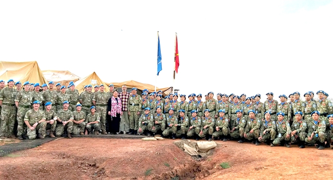 Bác sĩ quân y Việt Nam kể chuyện đón tết sớm ở Phi châu Bac si quan y Viet Nam ke chuyen don tet som o Phi chau