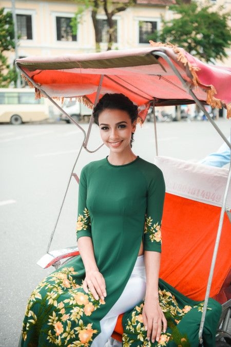 Bí quyết diện áo dài đón tết chuẩn theo dáng người Bi quyet dien ao dai don tet chuan theo dang nguoi