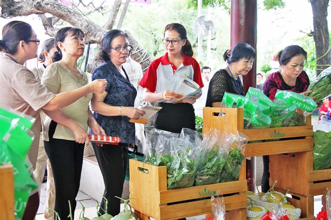 Nhiều nỗ lực để thực phẩm an toàn đến tay bà nội trợ Nhieu no luc de thuc pham an toan den tay ba noi tro