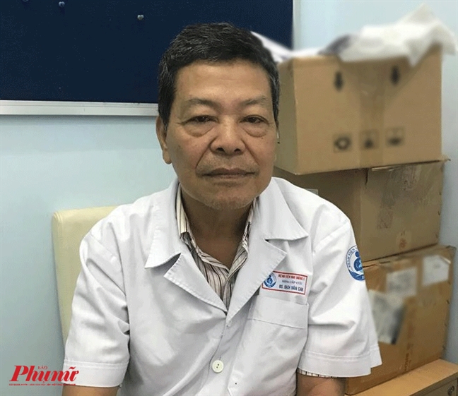 Bác sĩ hướng dẫn cách sơ cứu trẻ say nắng bằng 4 muỗng đường Bac si huong dan cach so cuu tre say nang bang 4 muong duong