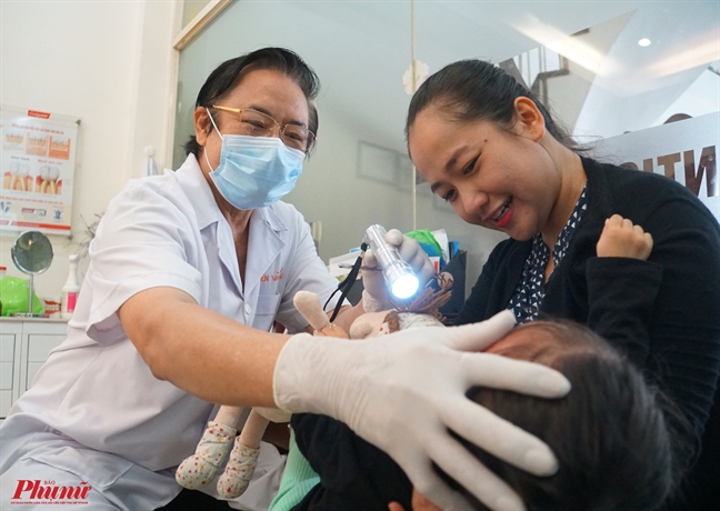 Người đi vá nụ cười xuân Nguoi di va nu cuoi xuan