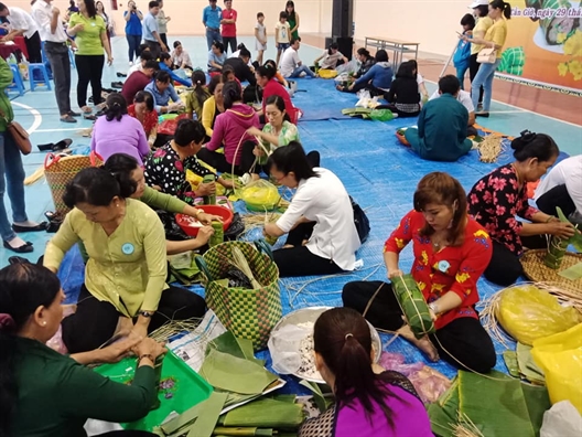 Hơn 97.300 suất quà trị giá trên 24 tỷ đồng chăm lo cho phụ nữ các giới đón xuân Hon 97.300 suat qua tri gia tren 24 ty dong cham lo cho phu nu cac gioi don xuan