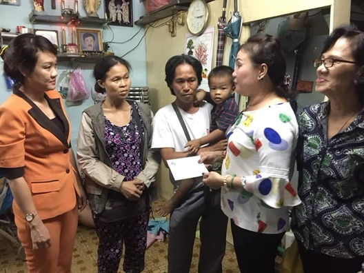 Hơn 97.300 suất quà trị giá trên 24 tỷ đồng chăm lo cho phụ nữ các giới đón xuân Hon 97.300 suat qua tri gia tren 24 ty dong cham lo cho phu nu cac gioi don xuan