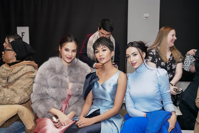 H’Hen Niê đọ sắc cùng Hoa hậu Hoàn vũ 2018 tại Tuần lễ Thời trang New York H’Hen Nie do sac cung Hoa hau Hoan vu 2018 tai Tuan le Thoi trang New York