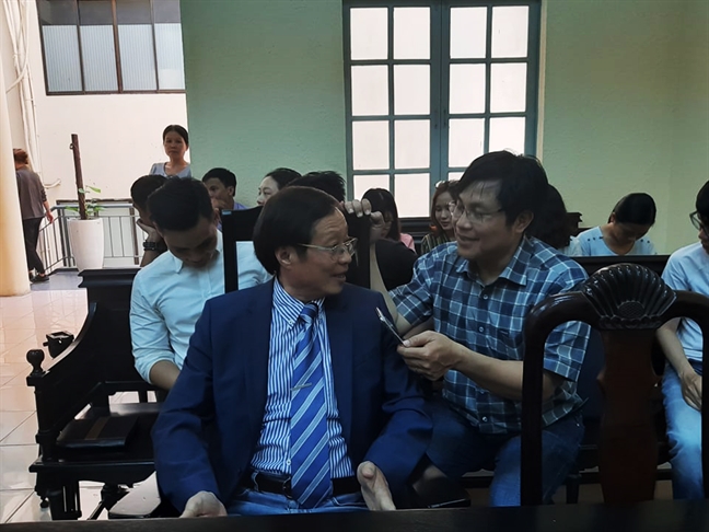 Dời ngày tuyên án vụ tranh chấp tác quyền truyện tranh ‘Thần đồng đất Việt’ Doi ngay tuyen an vu tranh chap tac quyen truyen tranh ‘Than dong dat Viet’
