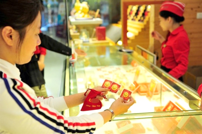 Cầu may, hay quăng tiền ra cửa? Cau may, hay quang tien ra cua?